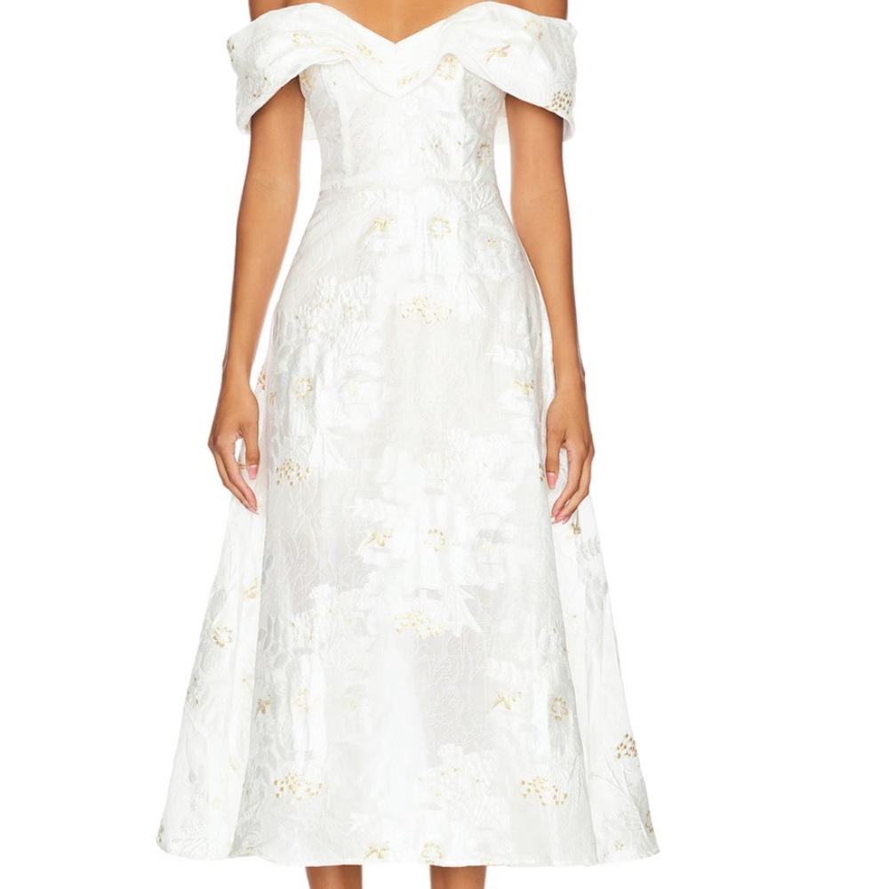 Elliatt Octavia Midi dress in white and gold